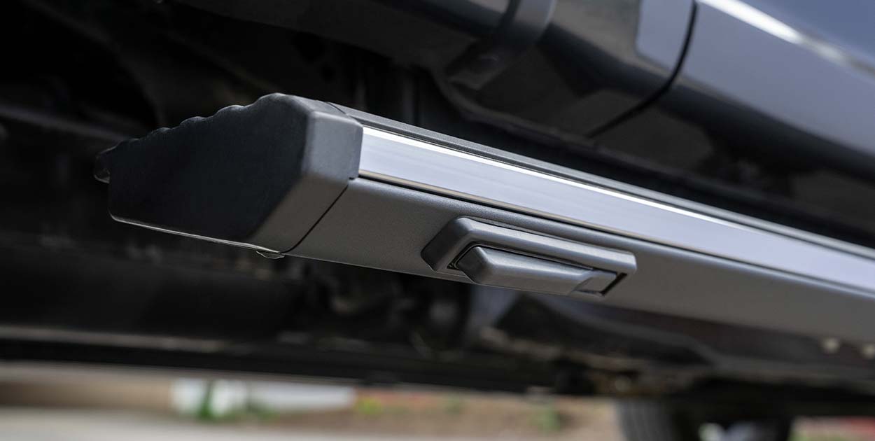 Estribos con despliegue eléctrico