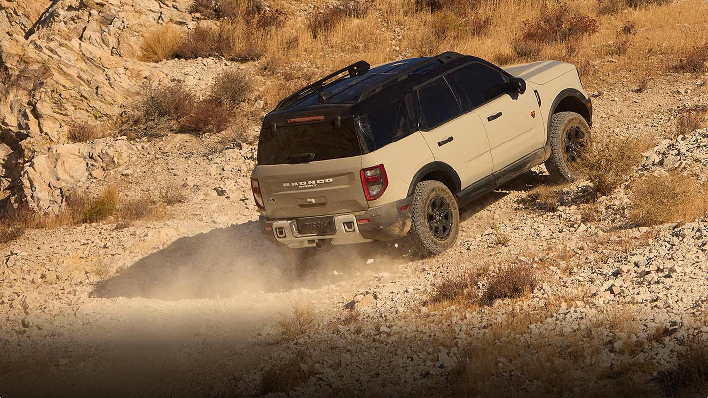 Ford Bronco Sport en acción sobre terreno rocoso y de tierra