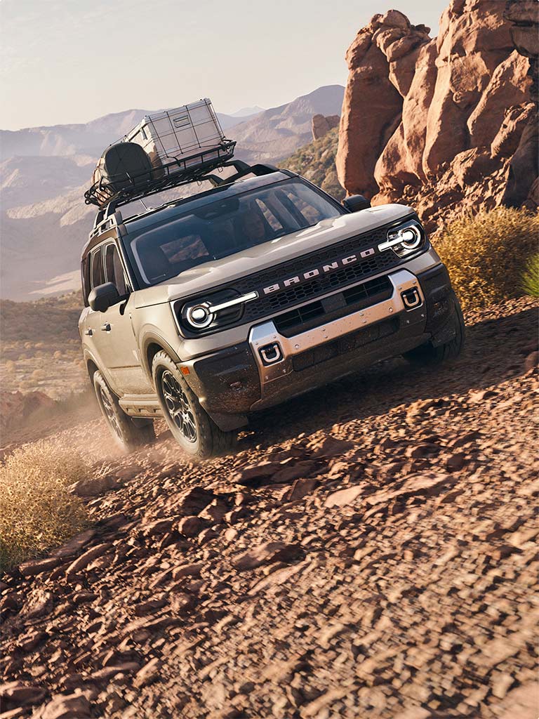 Vista lateral exterior del Ford Bronco Sport en color oscuro