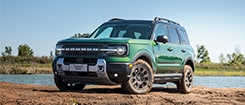 Ford Bronco Sport en aventura con paisaje natural como fondo