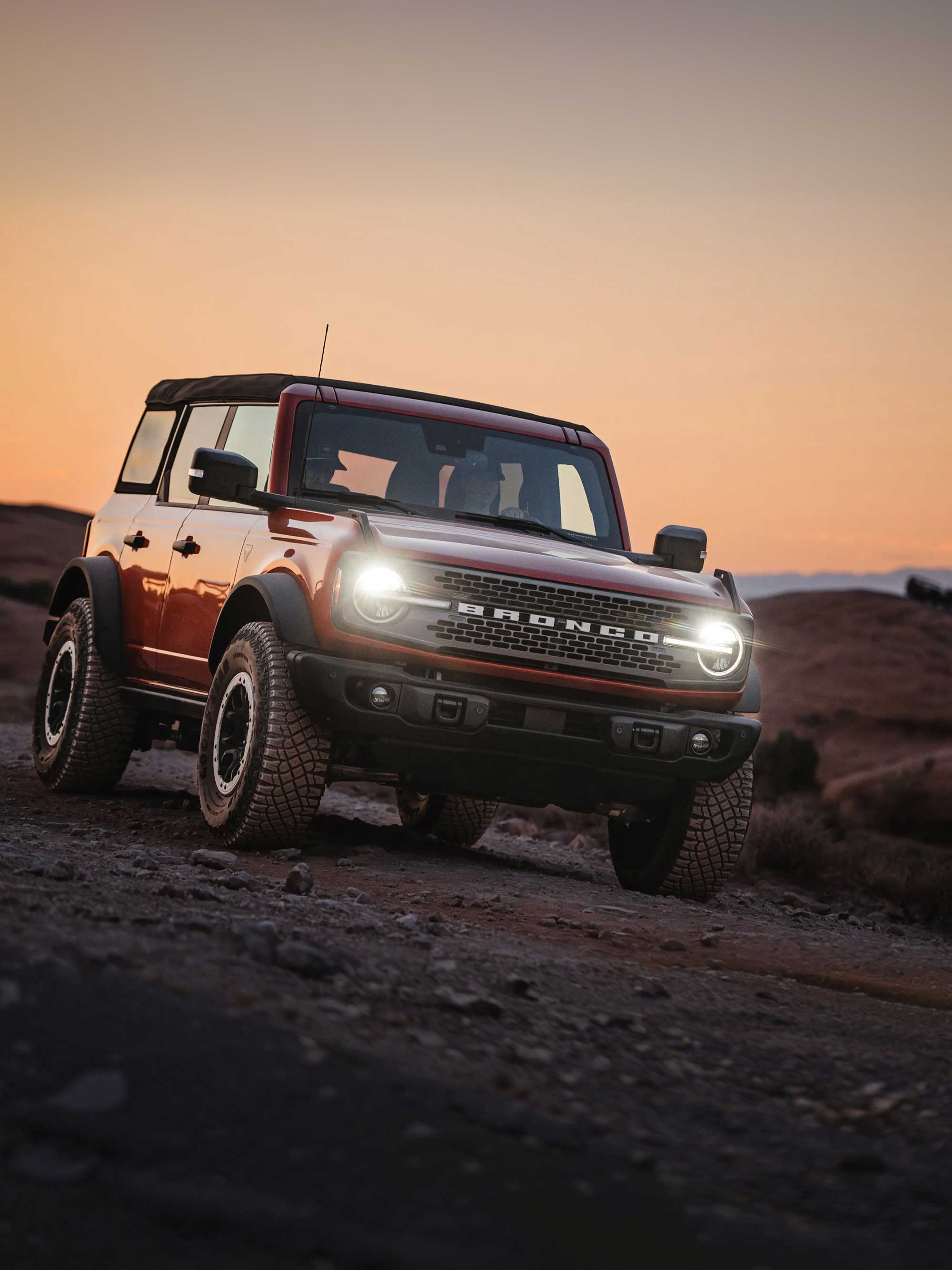 Ford Bronco en terreno complicado