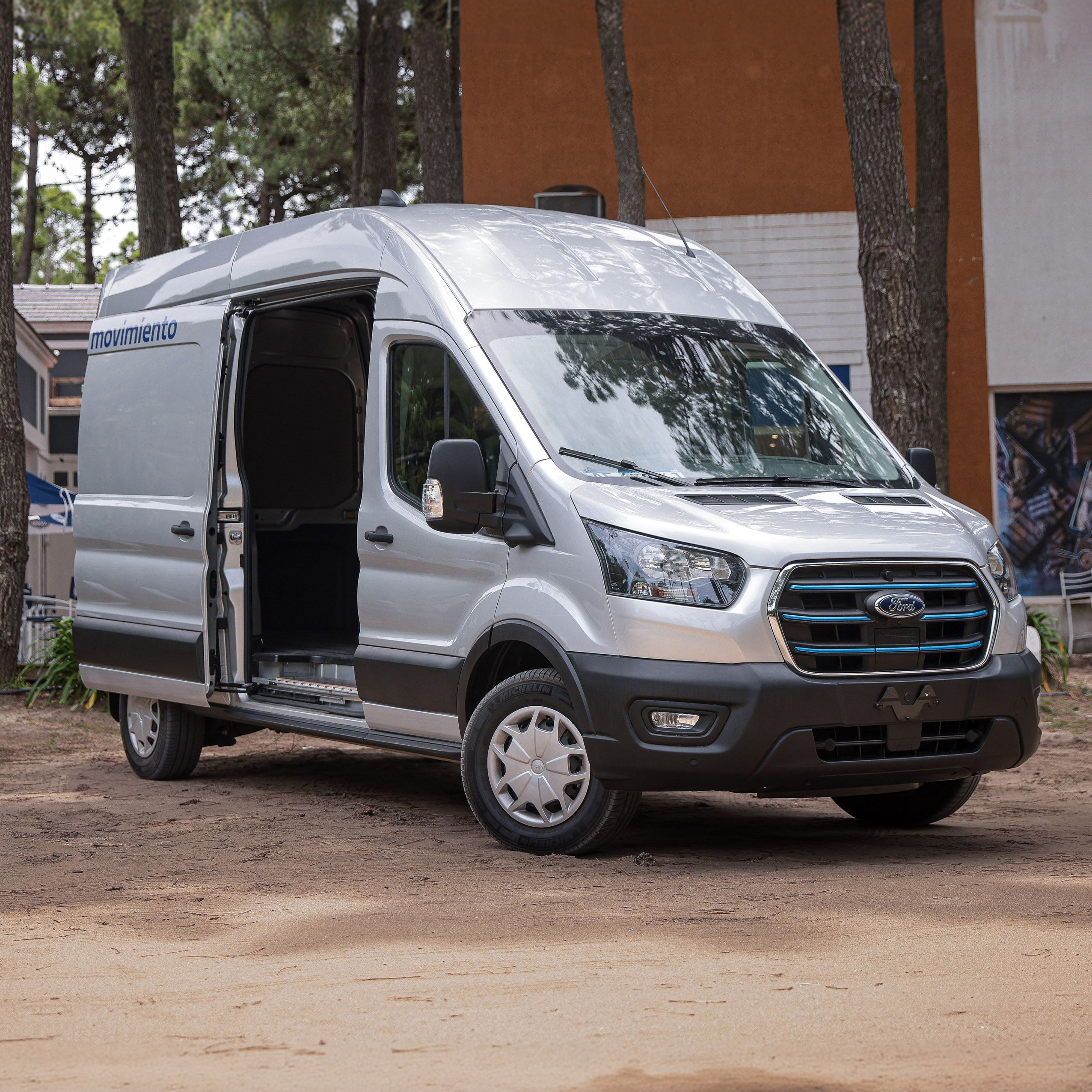 Puerta lateral deslizante de la Ford E-Transit Van