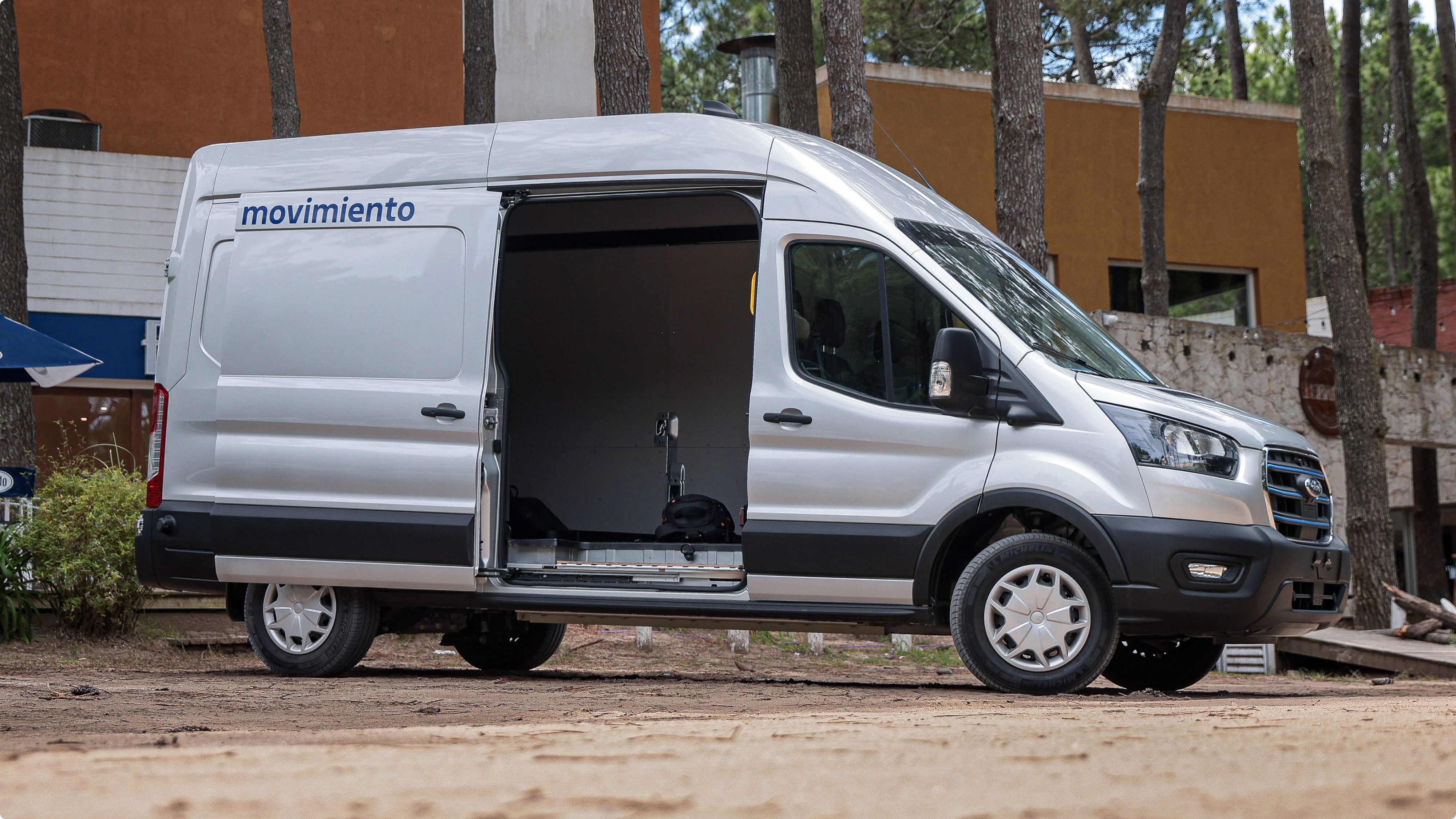 Ford E-Transit Van, detalle de puerta lateral