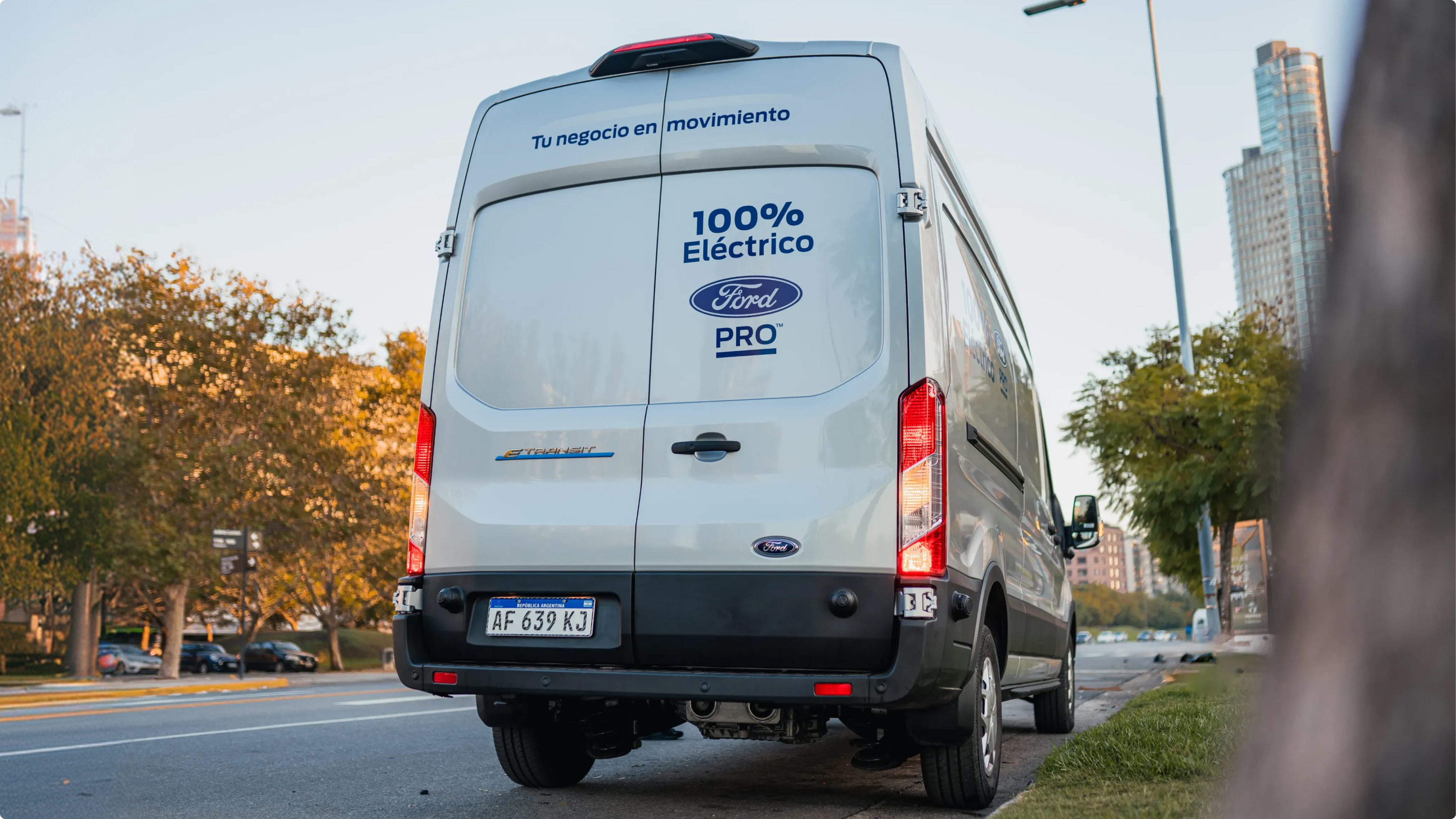 Vista posterior de la Ford E-Transit Van