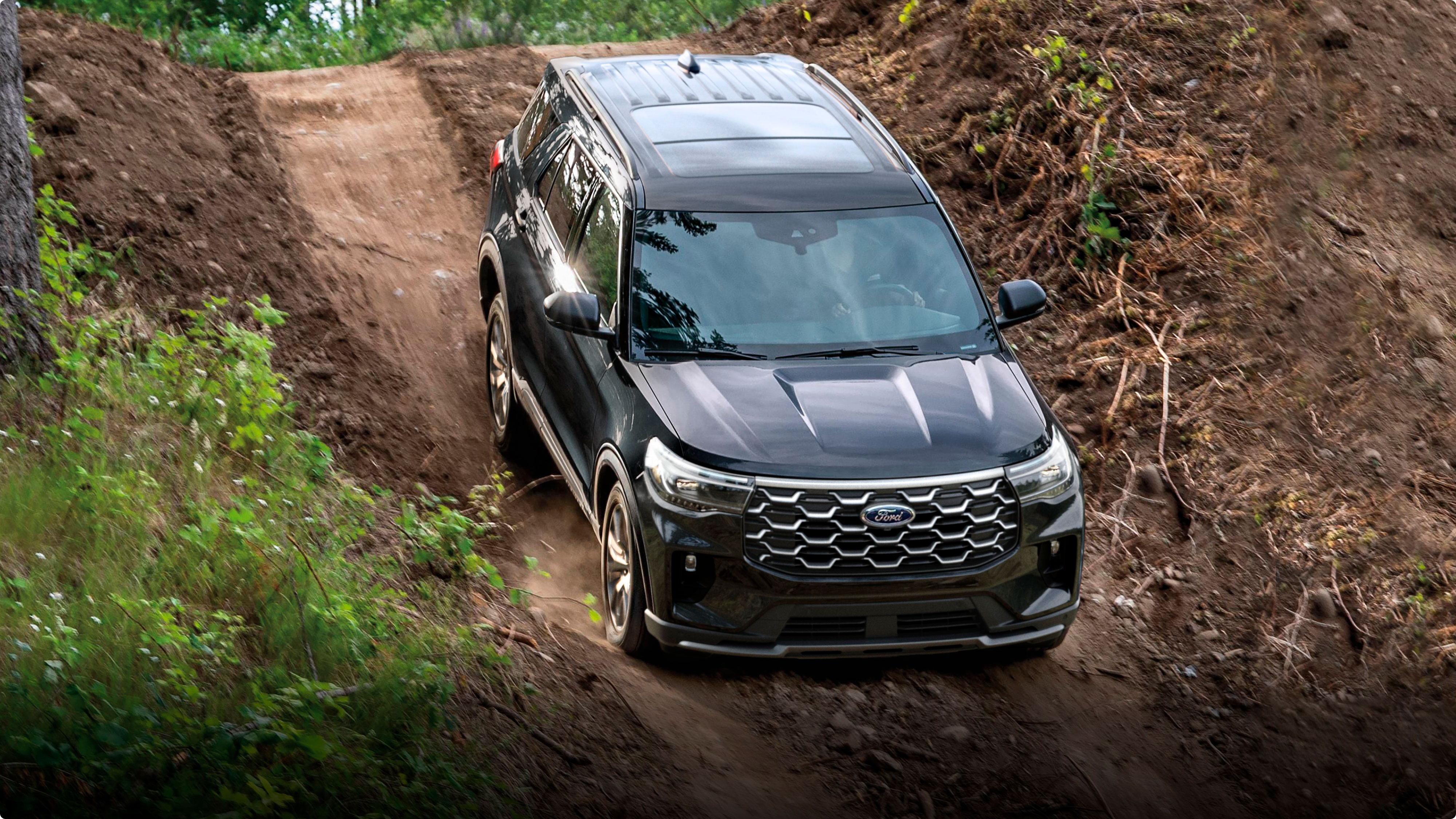 Ford Explorer durante descenso desafiante