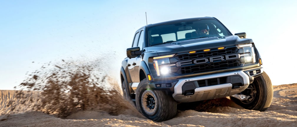 Vista frontal imponente de la Ford F-150 Raptor