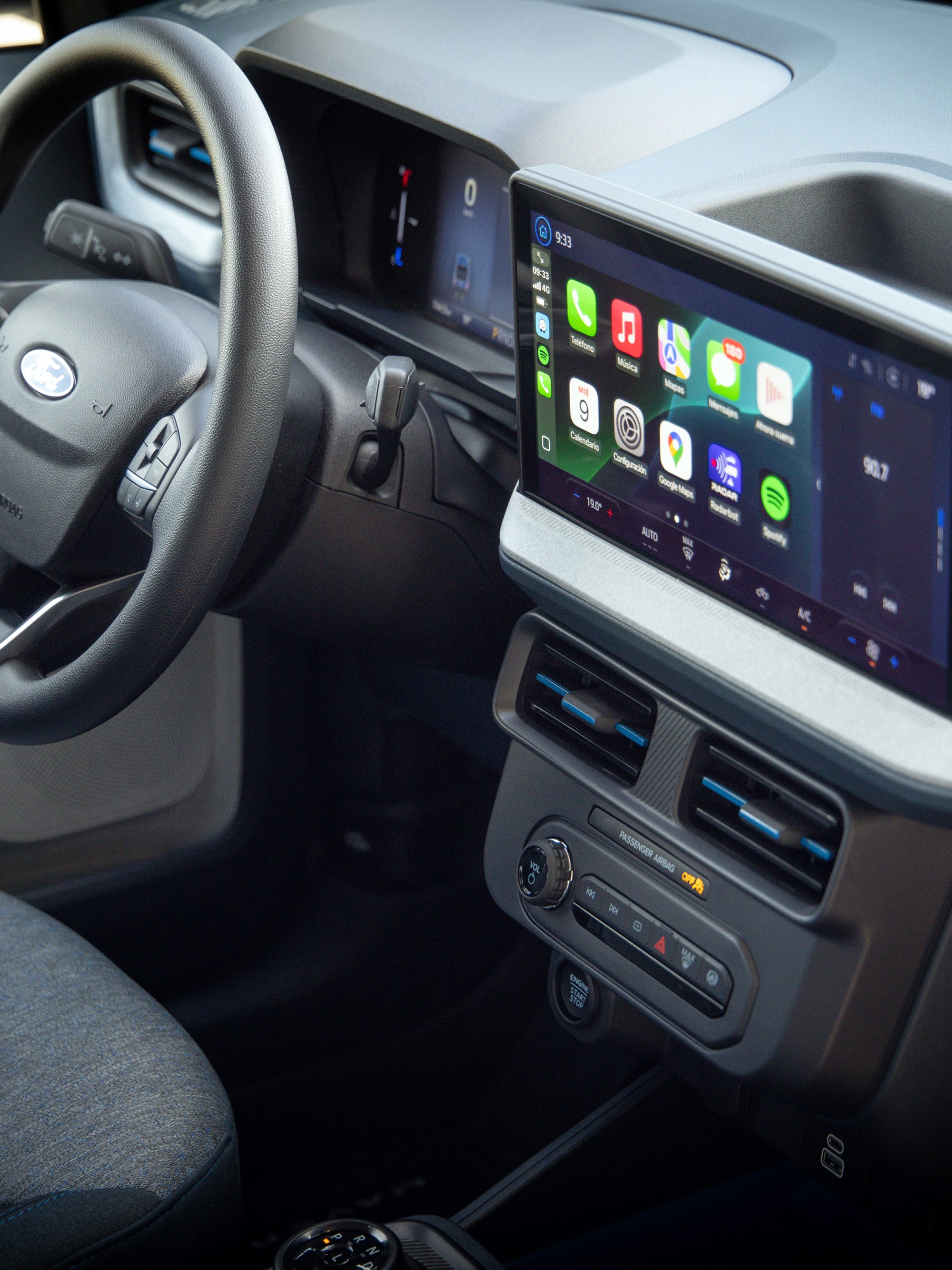 Interior de la Ford Maverick con sistema de audio con 6 parlantes