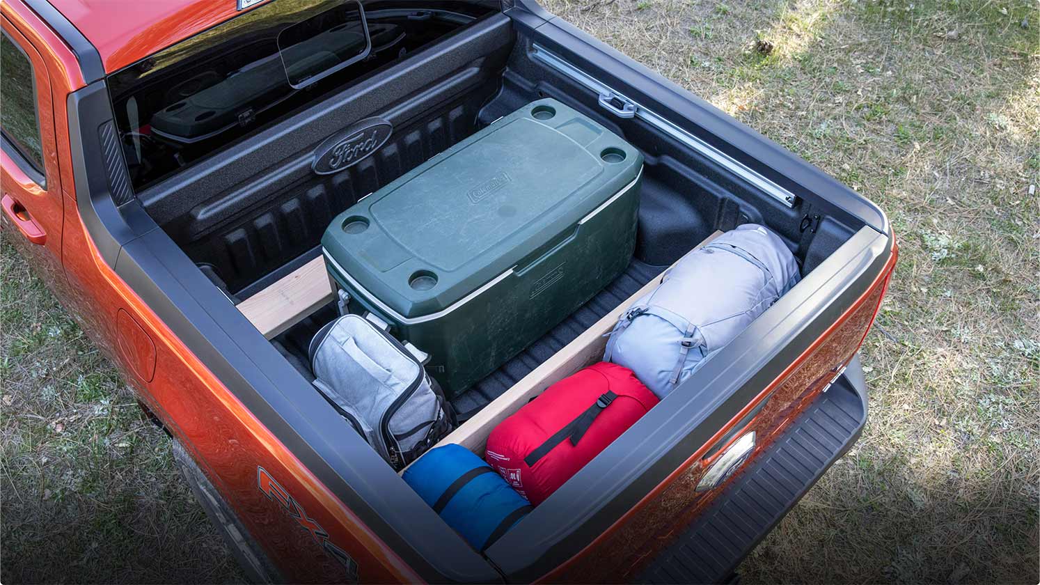 Ford Maverick con caja de carga organizada para llevar todo tu equipaje