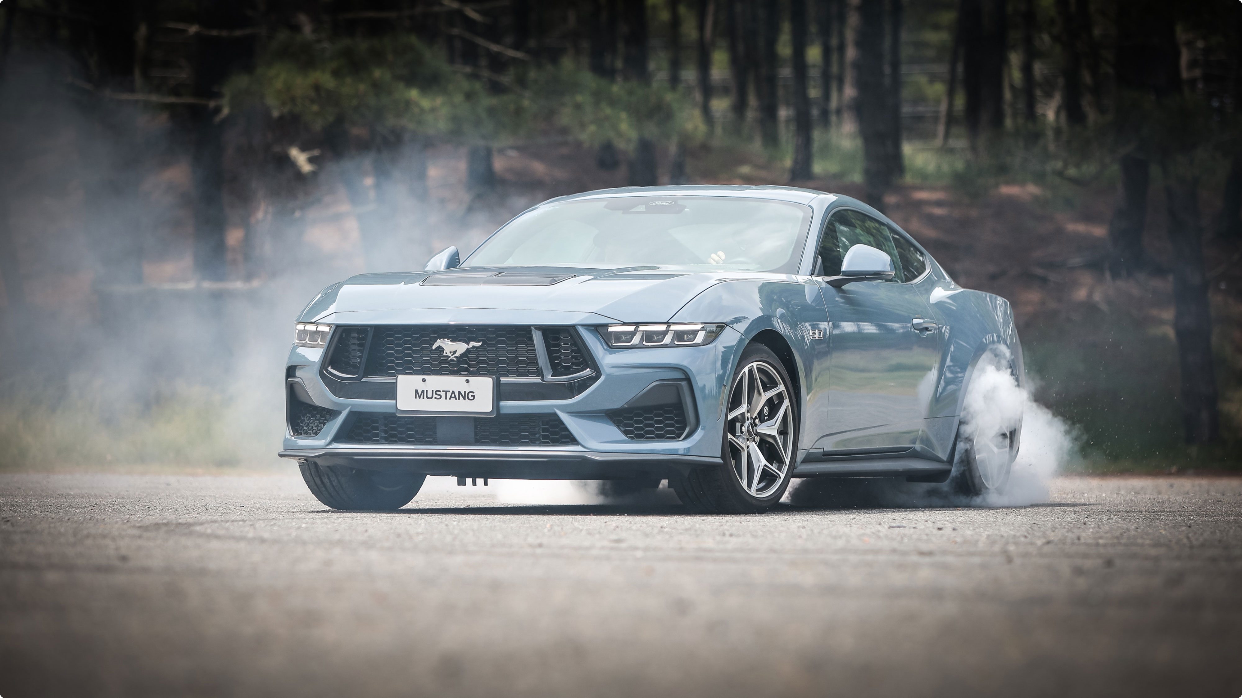 Conducción deportiva del Ford Mustang GT Premium 
