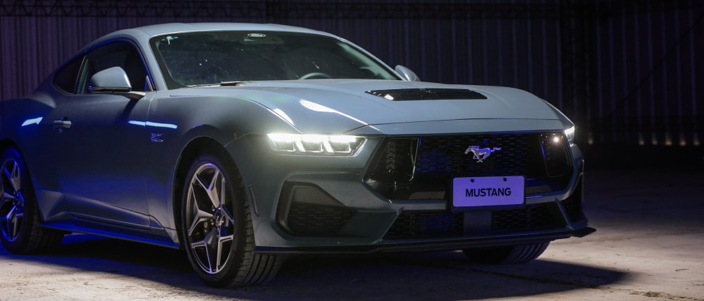 Detalle frontal y luces led del Ford Mustang GT Premium 