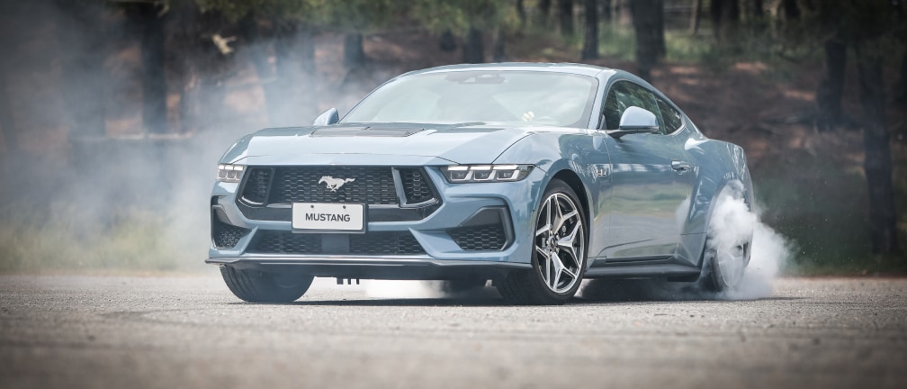 Conducción deportiva del Ford Mustang GT Premium 