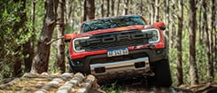 Pick-up Ranger Raptor en entorno aventurero