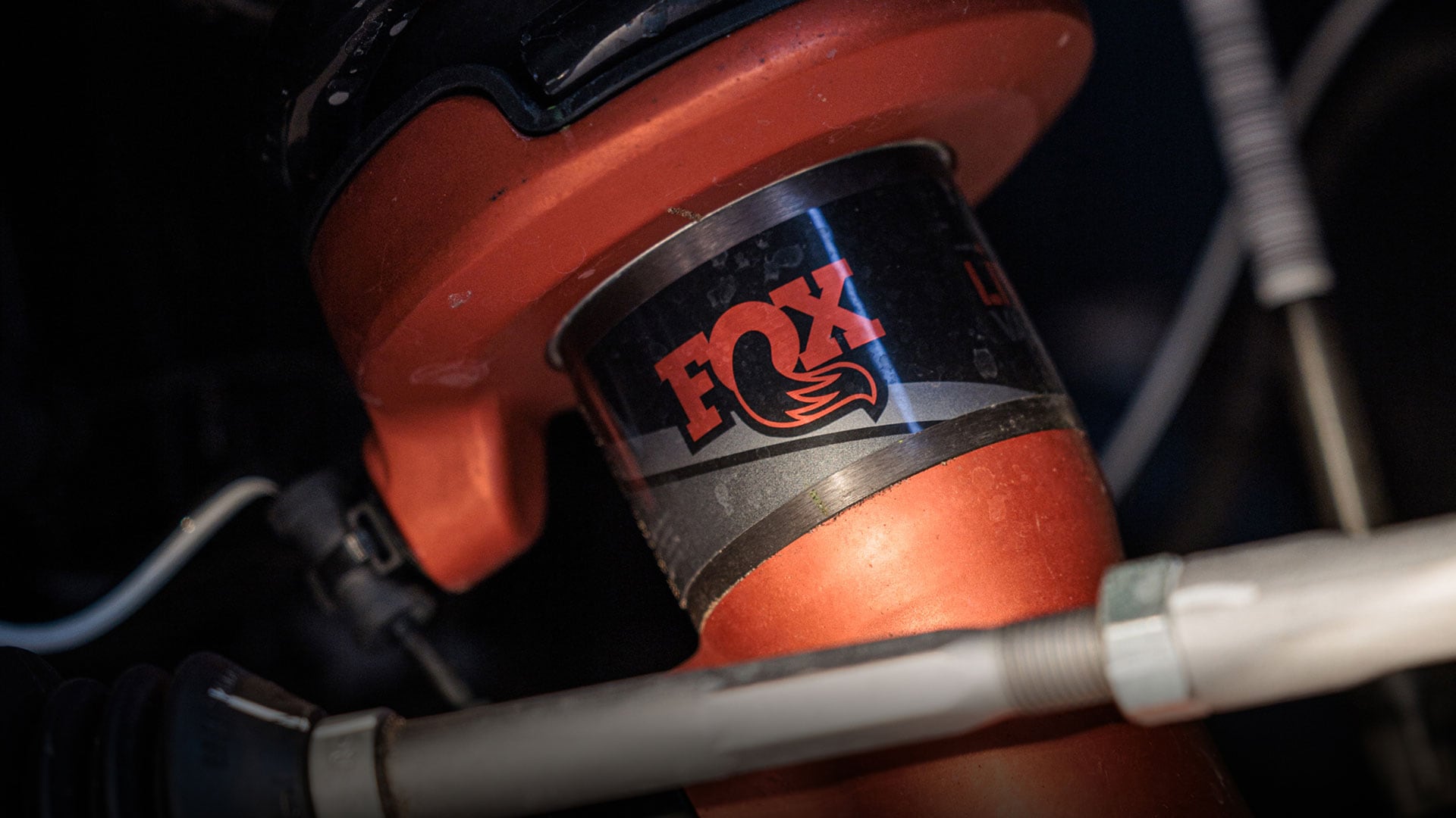 Detalle de los amortiguadores FOX Racing Shox de la Pick-up Ranger Raptor