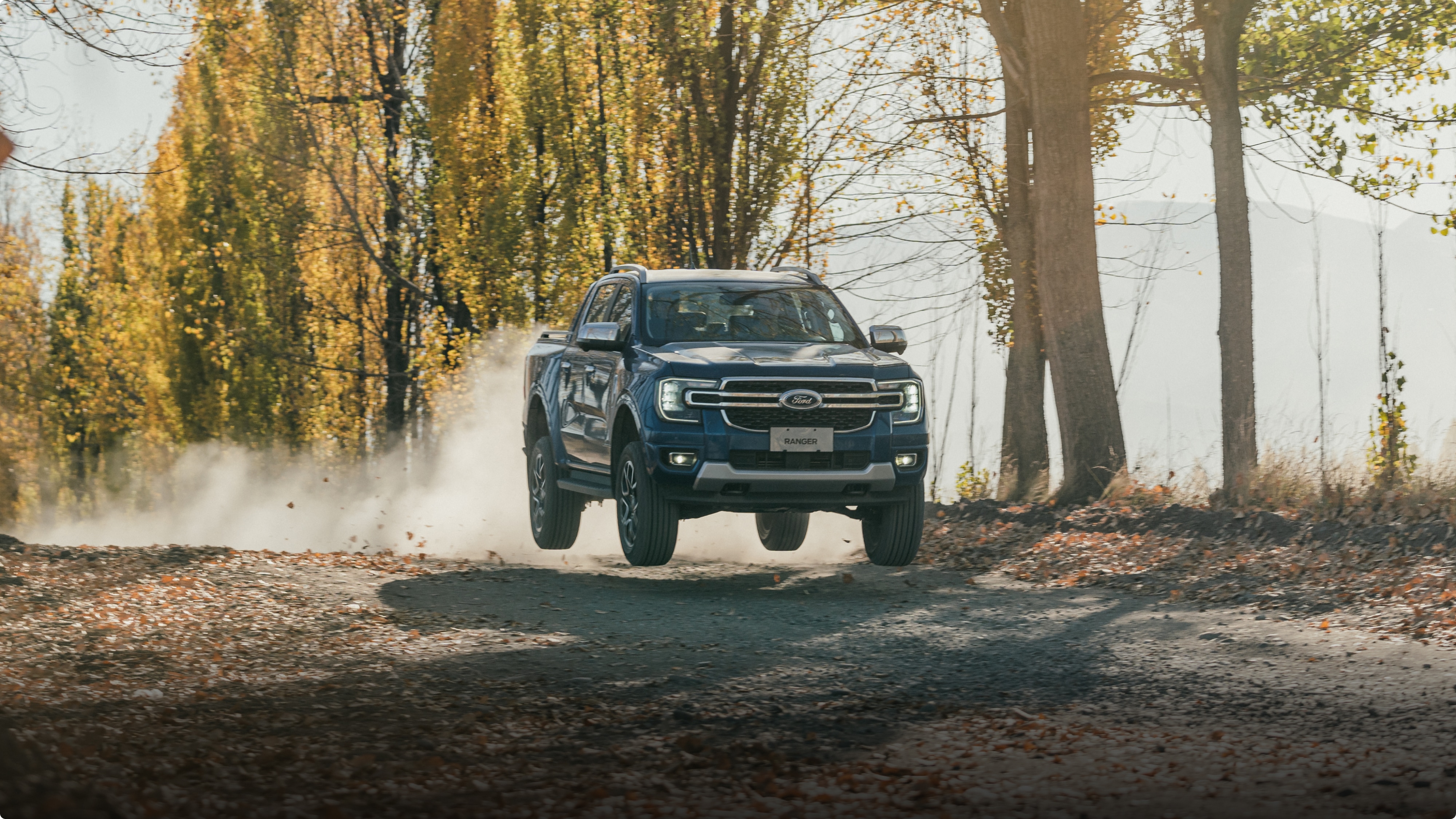 Ford Ranger en camino de tierra