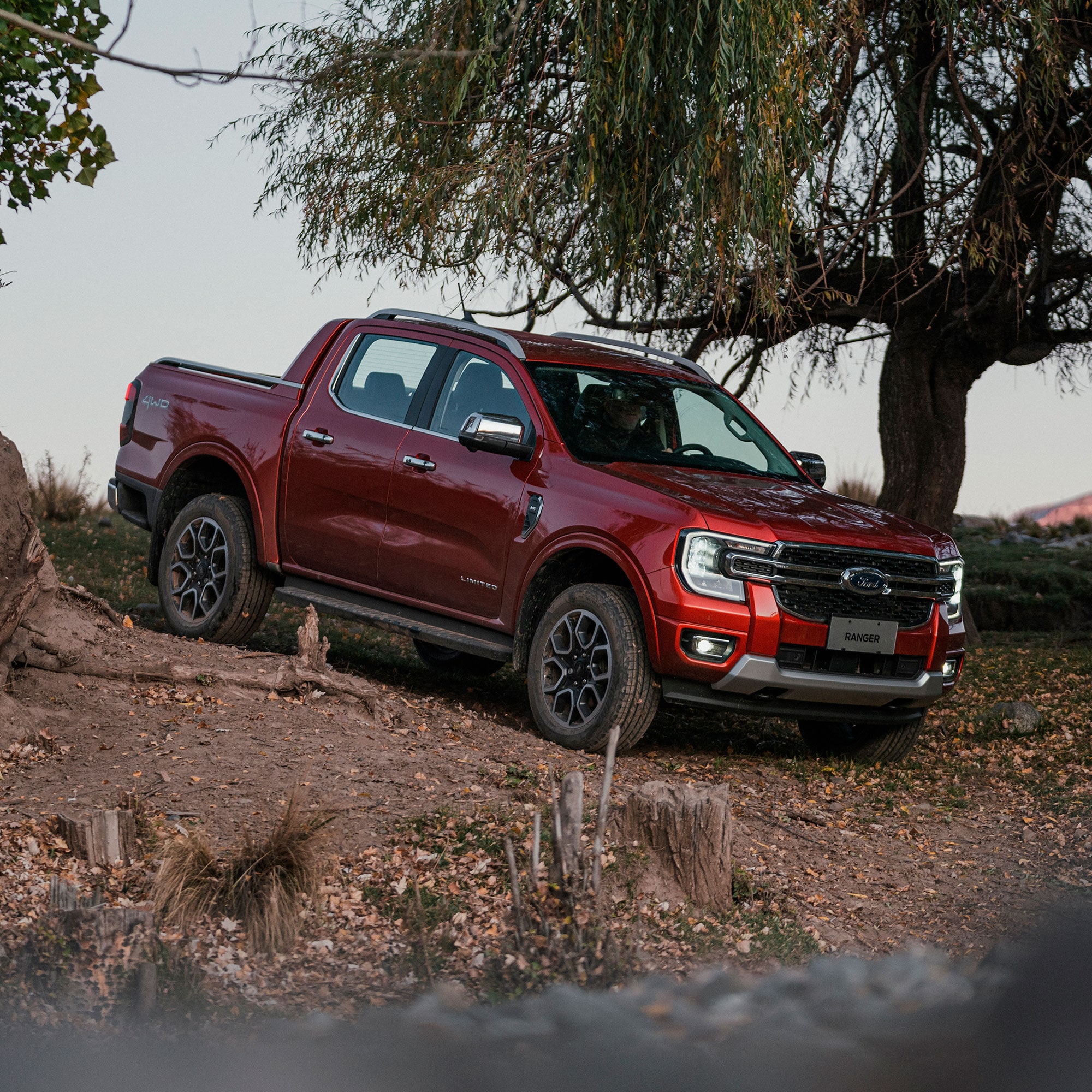 Ford Ranger en camino de tierra