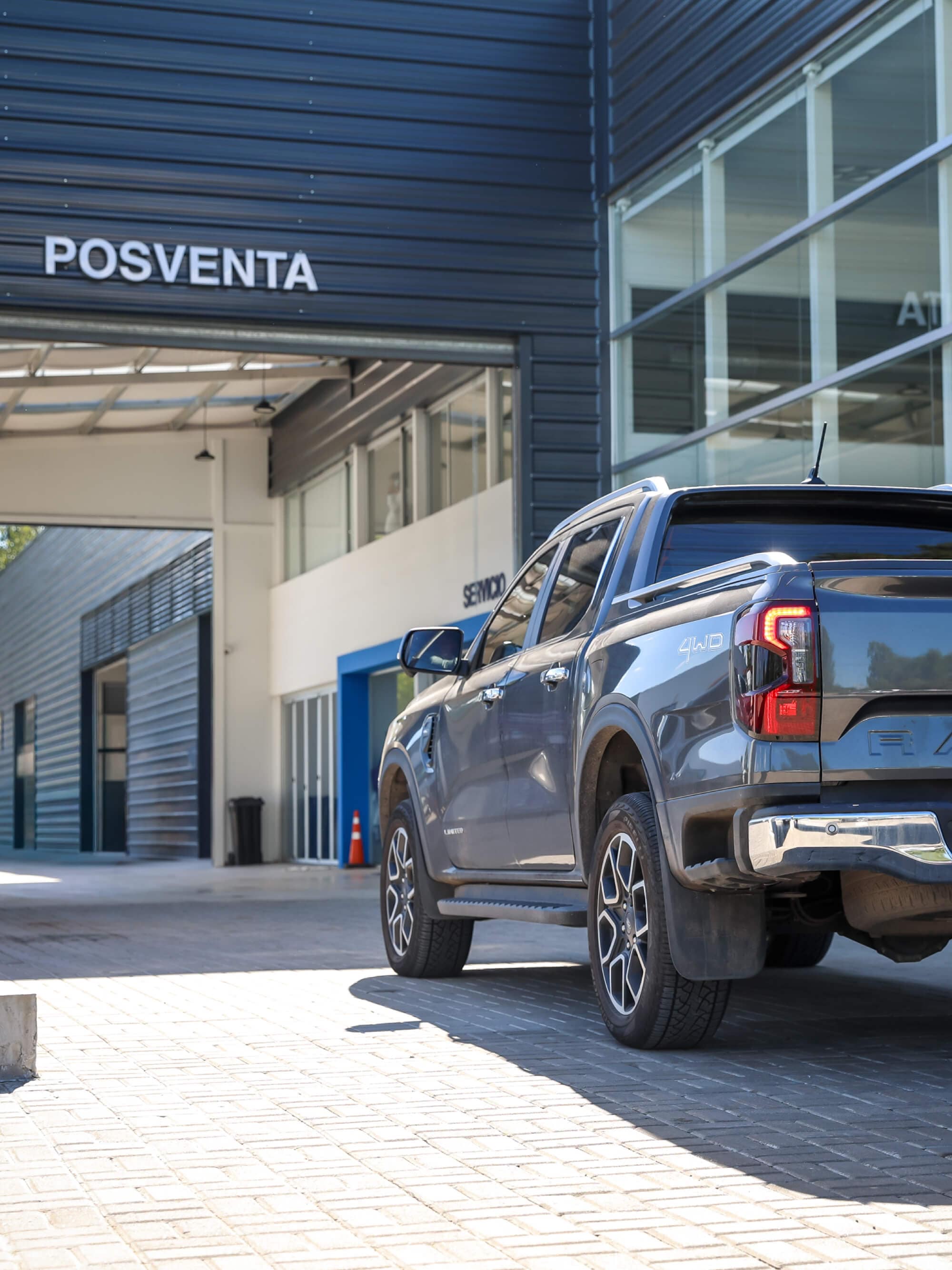 Camioneta Ranger en taller Ford