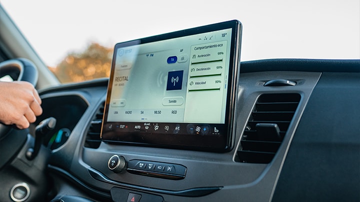 Pantalla de la Ford E-Transit Chasis con avanzada tecnología