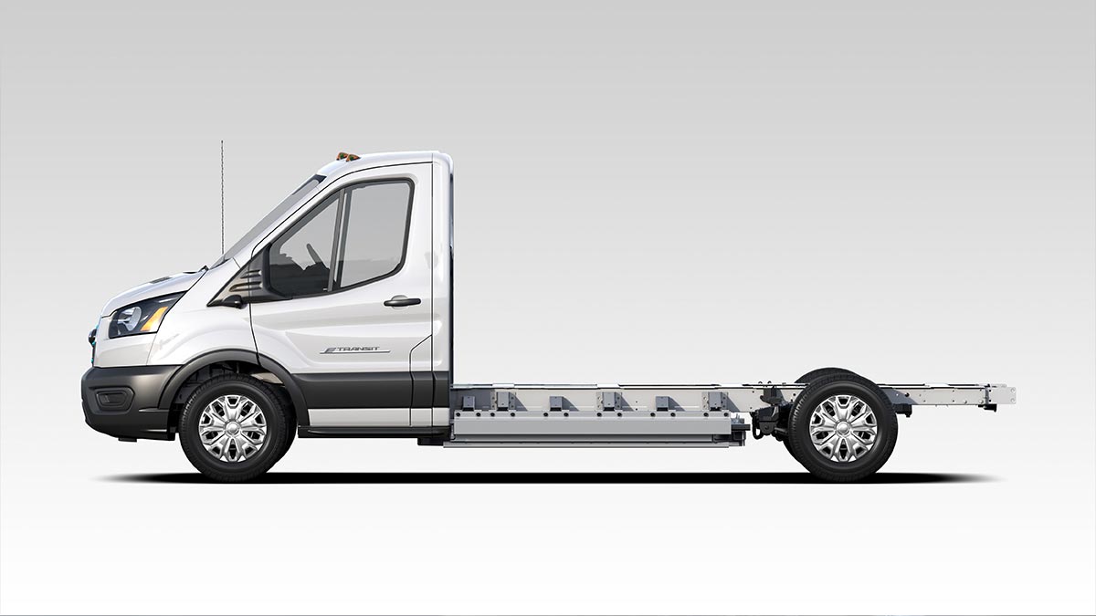 Perfil izquierdo de la Ford E-Transit Chasis
