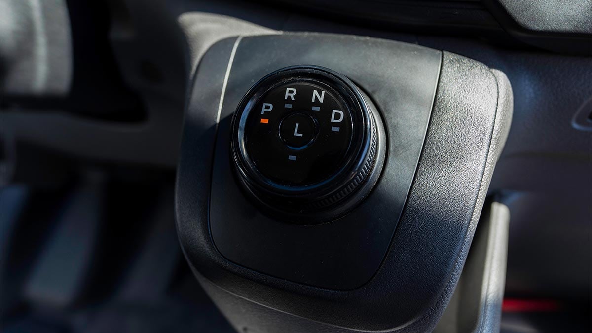 Ford E-Transit Chasis con fuente de carga conectada