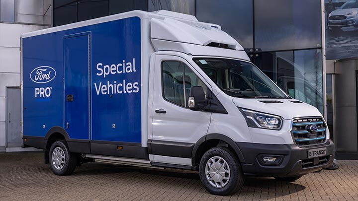 Ford E-Transit con capacidad de 1938 kg de carga
