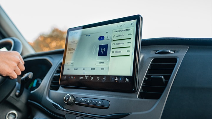 Pantalla de la Ford E-Transit Chasis con avanzada tecnología