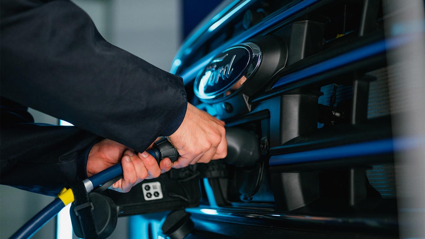 Puerto de carga ubicado en la parrilla 