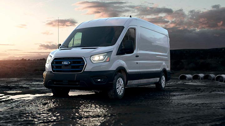 Ford E-Transit con estética moderna y funcional
