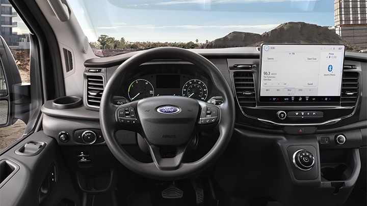 Interior moderno de la Ford E-Transit Van