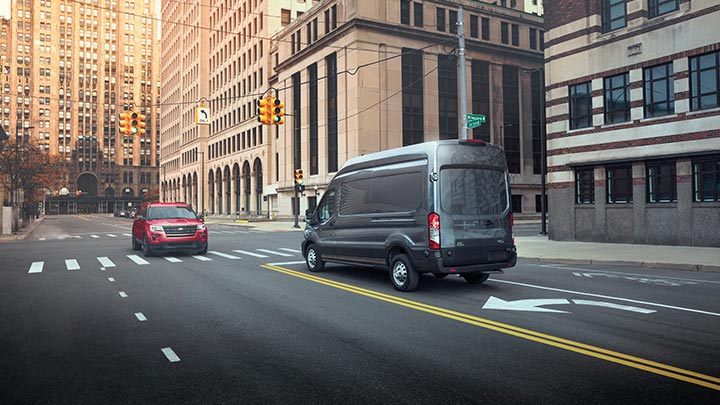 Ford E-Transit Van con asistente autónomo de frenado