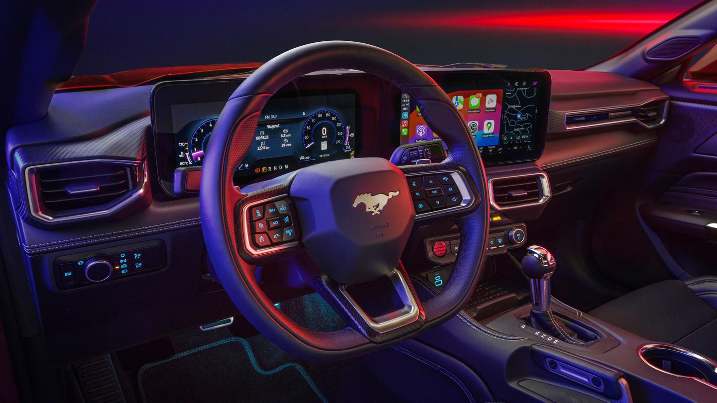 Volante deportivo con fondo plano