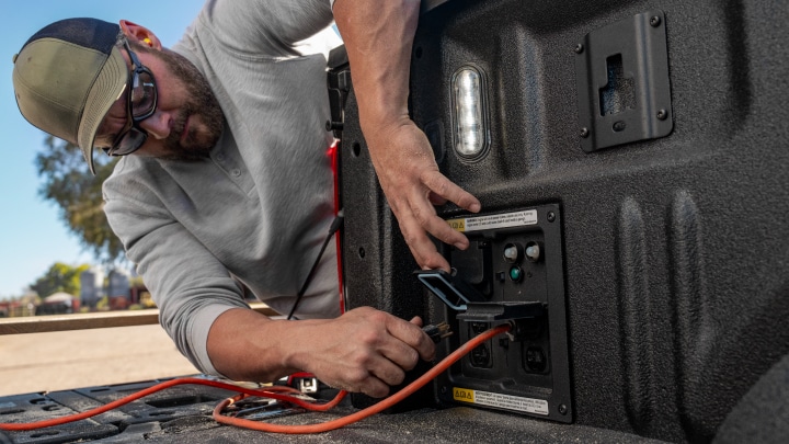 Tomas de corriente en la caja de la Ford F-150 Híbrida