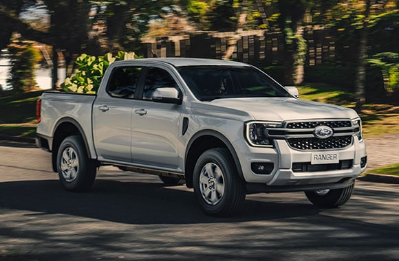 Camioneta Ranger con Ford Assistance en la calle