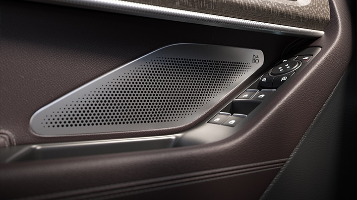 Parlantes B&O en las puertas de la Ford Explorer