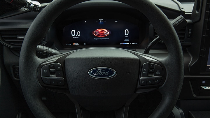Tablero de Ford Explorer con sistema BLIS para detección de punto ciego al remolcar