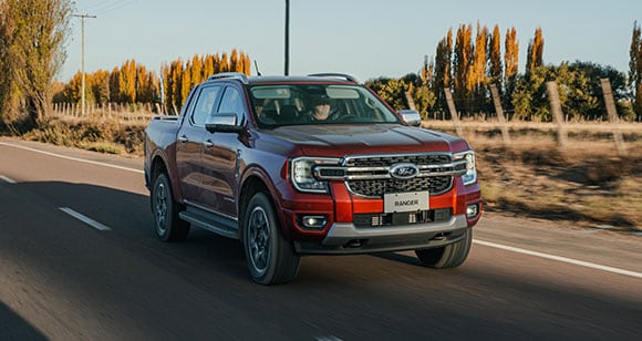 DiseñoCamioneta Ranger con diseño renovado en la ruta